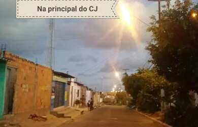 Imagem: A casa possui 3 Dormitórios e 2 Banheiros e está localizado