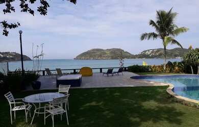 Imagem 2: Casa de temporada com 5 suítes, pé na areia, fora de Condomínio na...