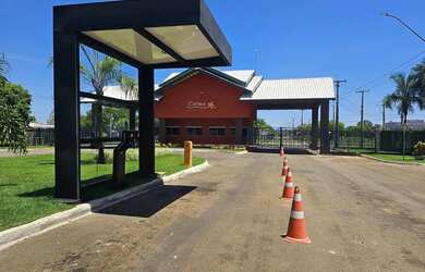 Imagem: O terreno possui 600m² de Área e está localizado em Loteamento