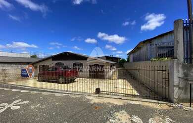 Imagem: A casa possui 5 Dormitórios, 3 Banheiros, 403m² de Área e