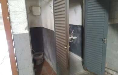 Imagem: A casa possui 2 Banheiros, 5 Vagas na garagem, 180m² de Área