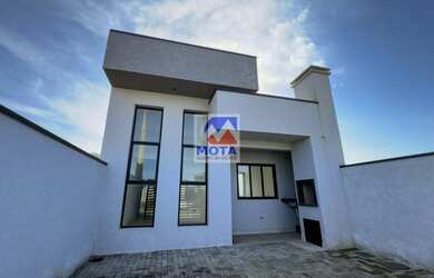 Imagem: A casa possui 2 Dormitórios, 2 Banheiros, 2 Vagas na garagem