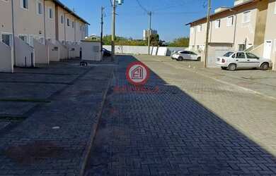 Imagem: A casa possui 2 Dormitórios, 2 Banheiros, 1 Vaga na garagem