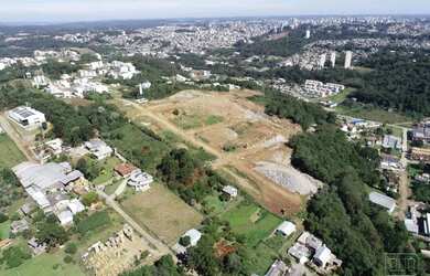 Imagem: O terreno possui 383m² de Área e está localizado em De Zorzi