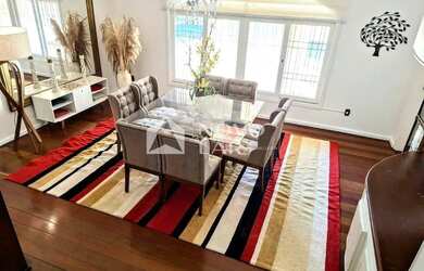 Imagem: A casa possui 5 Dormitórios, 2 Banheiros, 4 Vagas na garagem