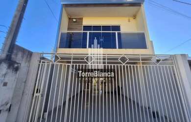 Imagem: A casa possui 4 Dormitórios, 4 Banheiros, 3 Vagas na garagem