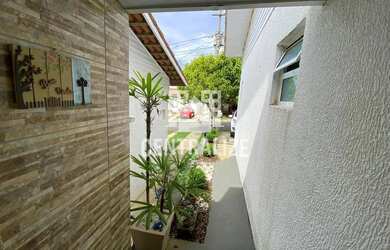 Imagem: A casa em condomínio possui 3 Dormitórios, 1 Banheiro, 2 Vagas