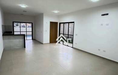 Imagem: A casa possui 3 Dormitórios, 4 Banheiros, 3 Vagas na garagem