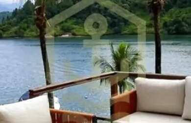 Imagem: A casa em condomínio possui 4 Dormitórios, 4 Banheiros, 2