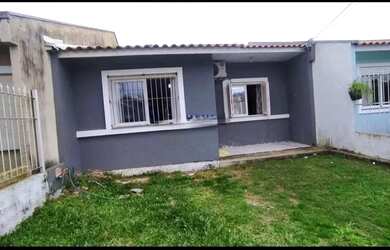 Imagem: A casa possui 3 Dormitórios, 2 Banheiros, 2 Vagas na garagem