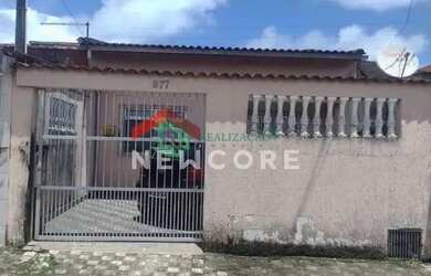 Imagem: A casa possui 2 Dormitórios, 1 Banheiro, 2 Vagas na garagem