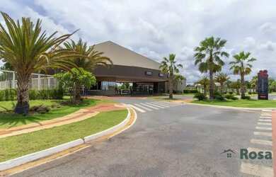 Imagem: A casa possui 4 Dormitórios, 5 Banheiros, 5 Vagas na garagem