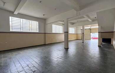 Imagem: O depósito possui 4 Vagas na garagem, 200m² de Área e está