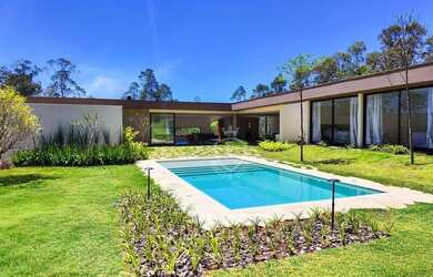 Imagem: A casa em condomínio à venda possui 5 Dormitórios, 5 Banheiros