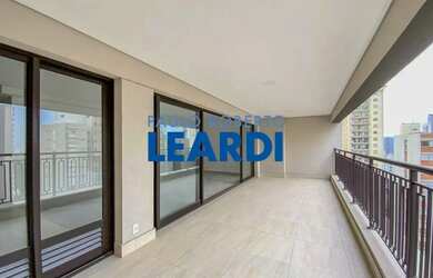 Imagem: O apartamento possui 3 Dormitórios, 4 Banheiros, 2 Vagas na