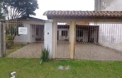 Imagem: A casa possui 3 Dormitórios, 2 Banheiros, 5 Vagas na garagem