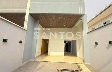 Imagem: A casa possui 3 Dormitórios, 1 Banheiro, 2 Vagas na garagem