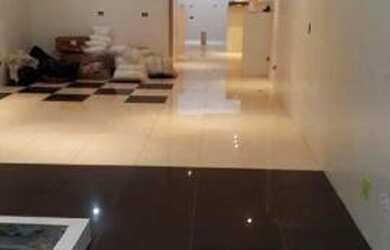 Imagem: A casa possui 4 Dormitórios, 4 Banheiros, 5 Vagas na garagem