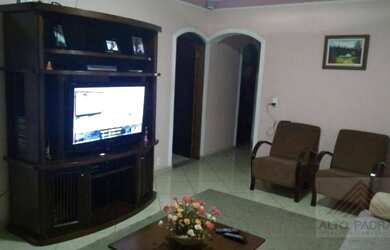 Imagem: A casa possui 3 Dormitórios, 2 Banheiros e 413m² de Área