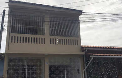 Imagem: A casa possui 2 Dormitórios, 1 Banheiro, 1 Vaga na garagem