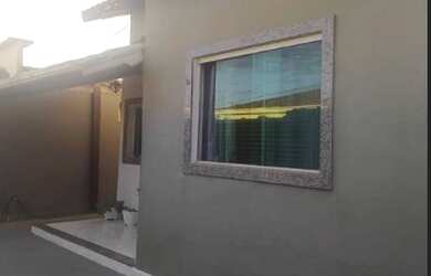 Imagem: A casa possui 4 Dormitórios, 2 Banheiros, 1 Vaga na garagem