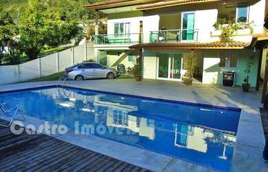 Imagem: A casa possui 5 Dormitórios, 5 Banheiros e 200m² de Área