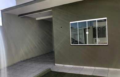 Imagem: A casa possui 2 Dormitórios, 1 Banheiro, 1 Vaga na garagem