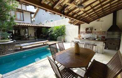 Imagem: A casa em condomínio possui 5 Dormitórios, 5 Banheiros, 3