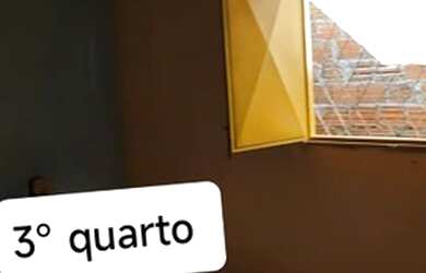 Imagem: A casa possui 3 Dormitórios, 2 Banheiros e está localizado