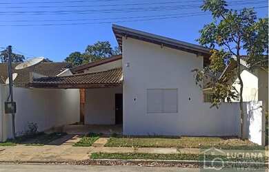 Imagem: A casa em condomínio possui 3 Dormitórios, 2 Banheiros, 2
