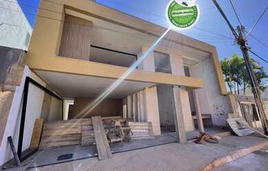 Imagem: A casa em condomínio possui 4 Dormitórios, 5 Banheiros, 2