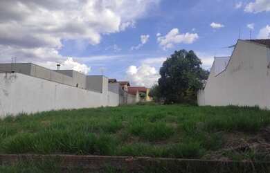 Imagem: O terreno possui 542m² de Área e está localizado em Aurora