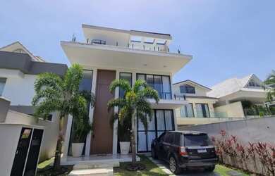 Imagem: A casa em condomínio possui 4 Dormitórios, 5 Banheiros, 4