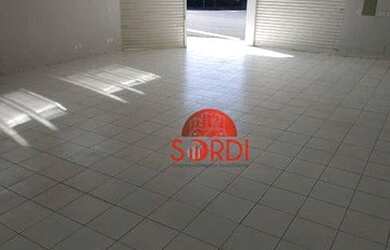 Imagem: O depósito possui 5 Vagas na garagem, 165m² de Área e está