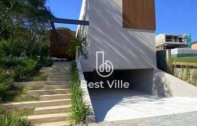 Imagem: A casa em condomínio possui 4 Dormitórios, 5 Banheiros, 3