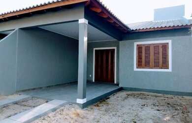 Imagem: A casa possui 4 Dormitórios, 1 Banheiro, 1 Vaga na garagem