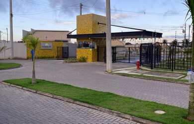 Imagem: A casa em condomínio possui 2 Dormitórios, 1 Banheiro, 2 Vagas