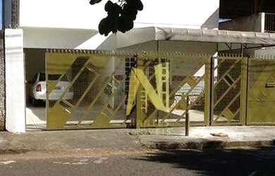 Imagem: A casa possui 5 Dormitórios, 5 Banheiros, 3 Vagas na garagem