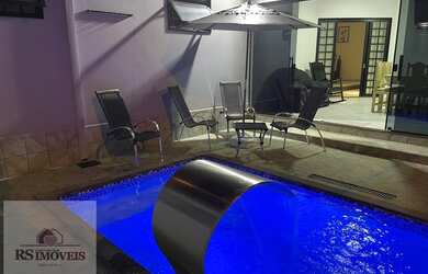 Imagem: A casa possui 4 Dormitórios, 5 Banheiros, 1 Vaga na garagem