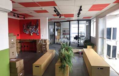 Imagem 2: Localização única em Pinheiros. 150 metros da estação, do metro linha...