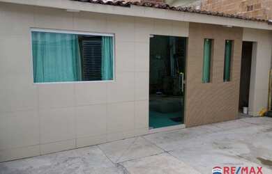 Imagem: A casa possui 2 Dormitórios, 2 Banheiros, 2 Vagas na garagem