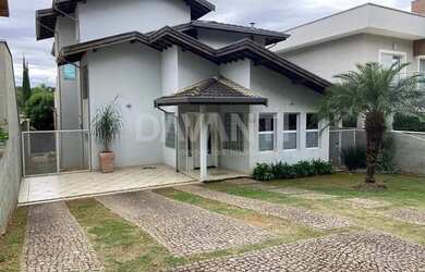 Imagem: A casa em condomínio possui 3 Dormitórios, 4 Banheiros, 2