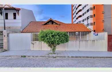 Imagem: A casa possui 5 Dormitórios, 5 Banheiros, 2 Vagas na garagem