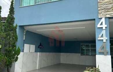 Imagem: A casa possui 2 Dormitórios, 2 Banheiros, 2 Vagas na garagem