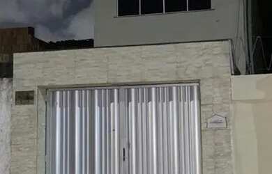 Imagem: A casa possui 3 Dormitórios, 2 Banheiros e 1 Vaga na garagem