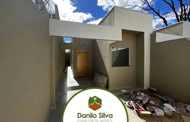 Imagem: A casa possui 2 Dormitórios, 1 Banheiro, 1 Vaga na garagem