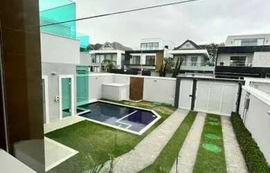 Imagem: A casa em condomínio possui 4 Dormitórios, 5 Banheiros, 2