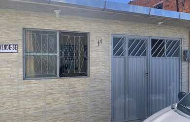 Imagem: A casa possui 3 Dormitórios, 1 Banheiro, 1 Vaga na garagem