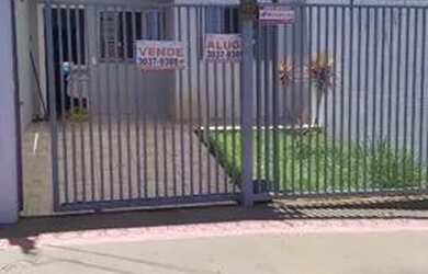 Imagem: A casa possui 3 Dormitórios, 2 Banheiros, 2 Vagas na garagem