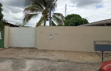 Imagem: A casa possui 3 Dormitórios, 3 Banheiros, 3 Vagas na garagem